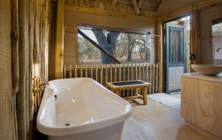 New Frontiers_Bateleur Safari Camp bathtub Timbavati