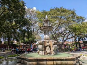 maya-trails-antigua-central-park